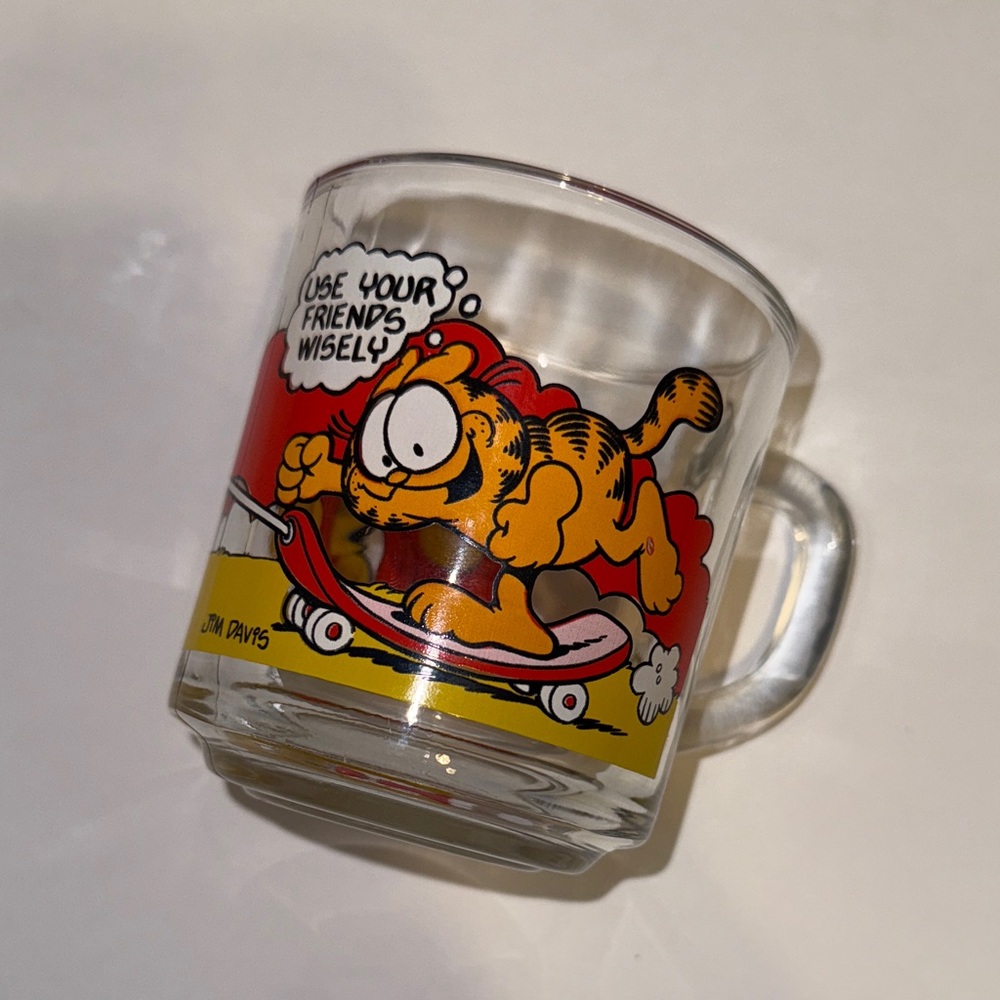Garfield Glass Mug with Skateboard Design- Vintage 70’s